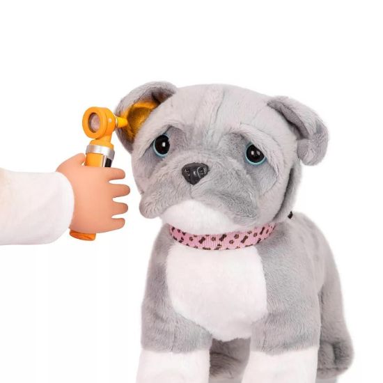 صورة بالوما" (Paloma) وهي دمية طبيبة بيطرية محترفة من مجموعة "أور جينيريشن" (Our Generation).